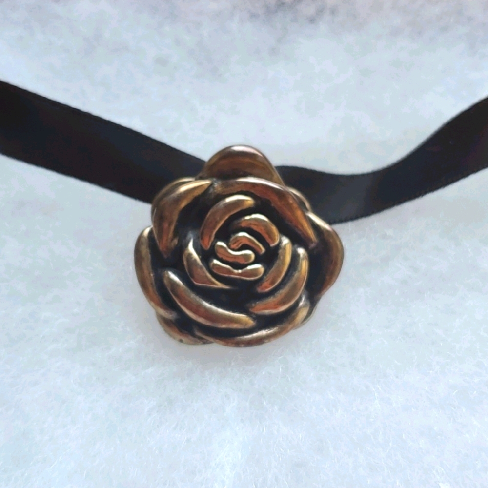 Rose shape Pendant - Picture 1 of 2